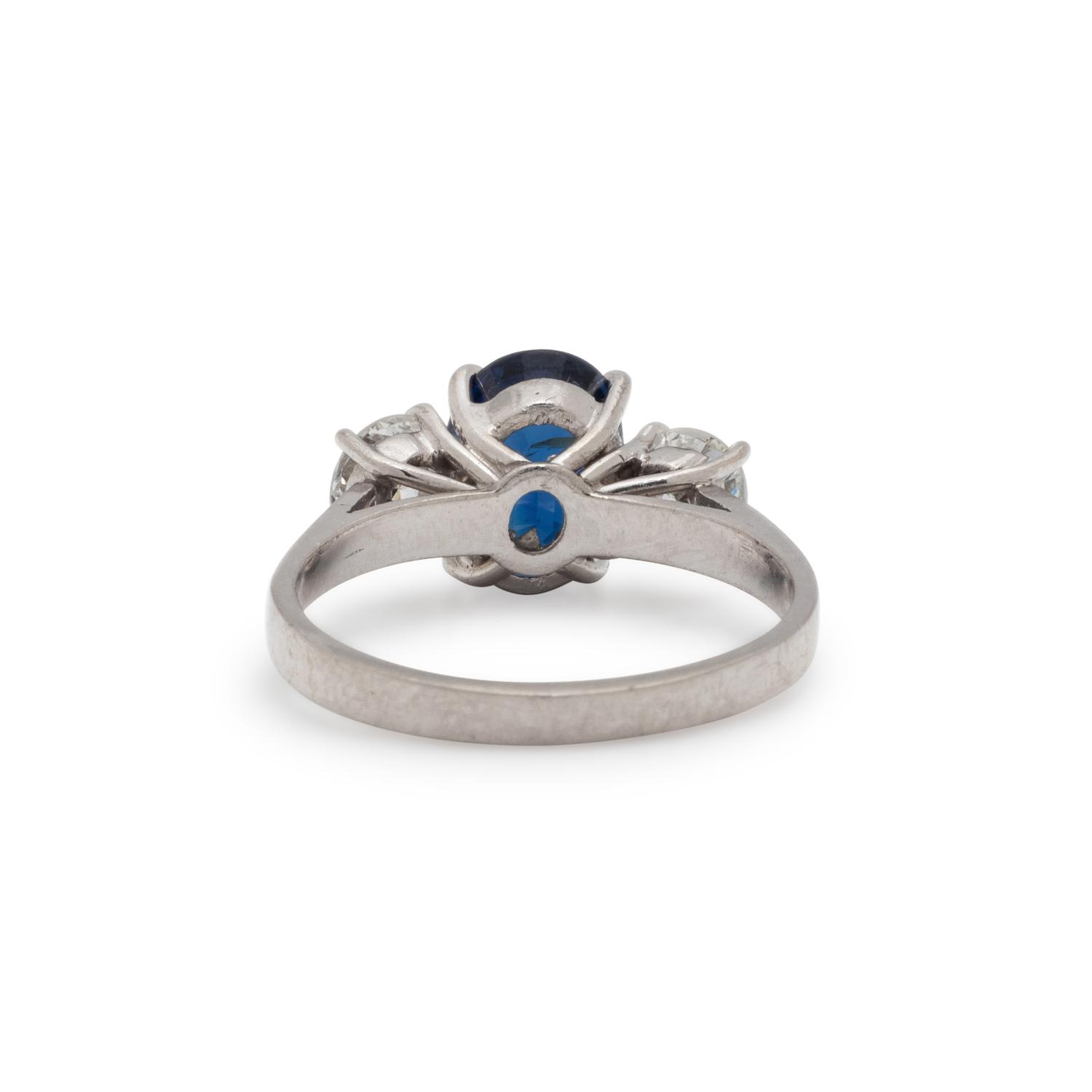 SAPPHIRE AND DIAMOND RING