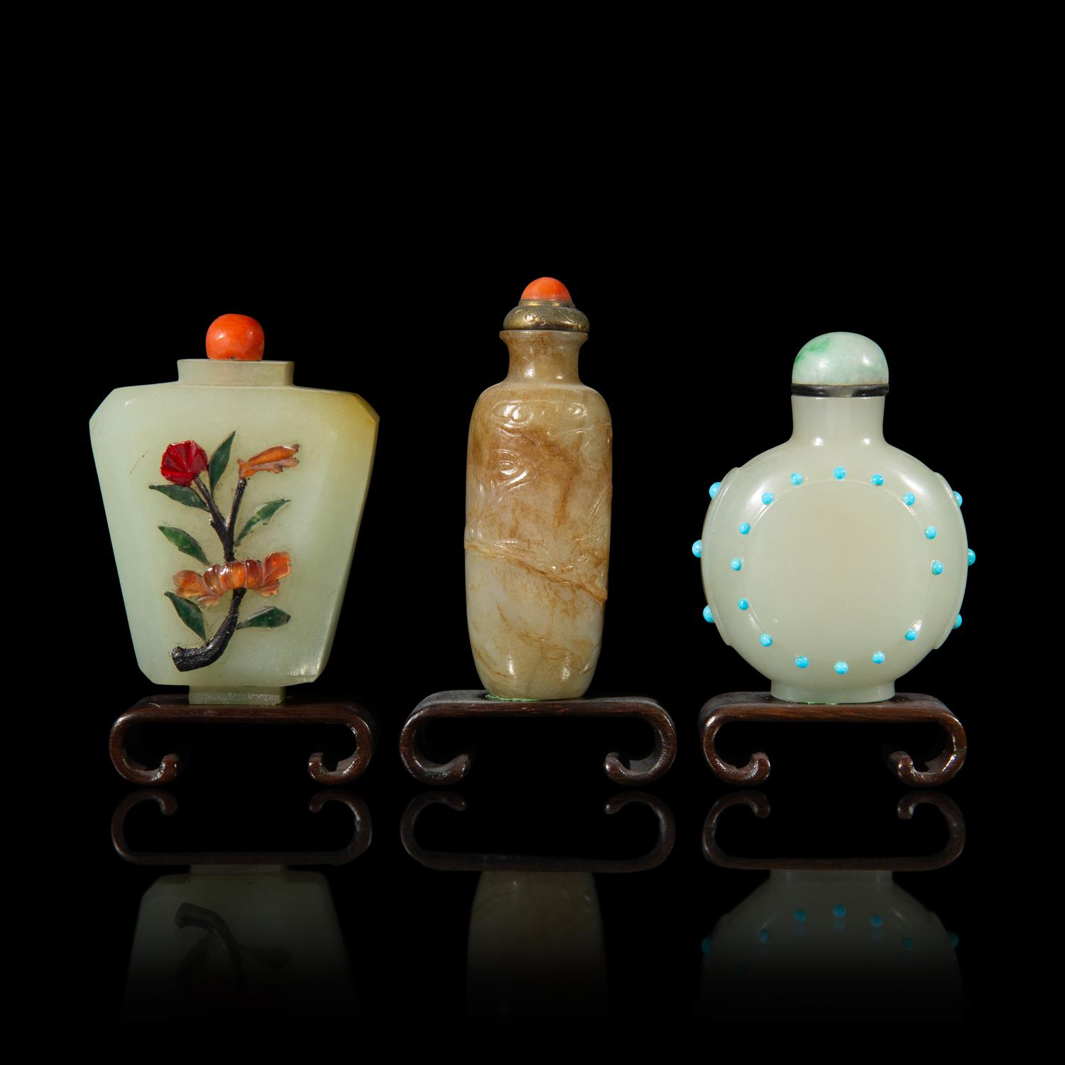 Three Chinese Jade Snuff Bottles, 19th-20th Century 晚清-近代 玉鼻烟壺三支