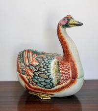 A Mottahedeh Porcelain Tureen Width 15 inches. — 20TH CENTURY