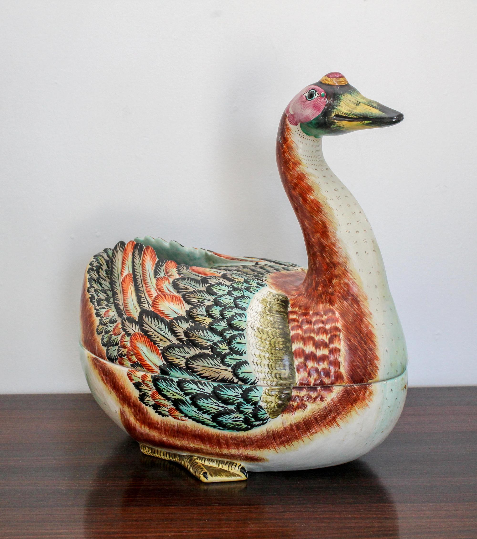 A Mottahedeh Porcelain Tureen Width 15 inches. — 20TH CENTURY