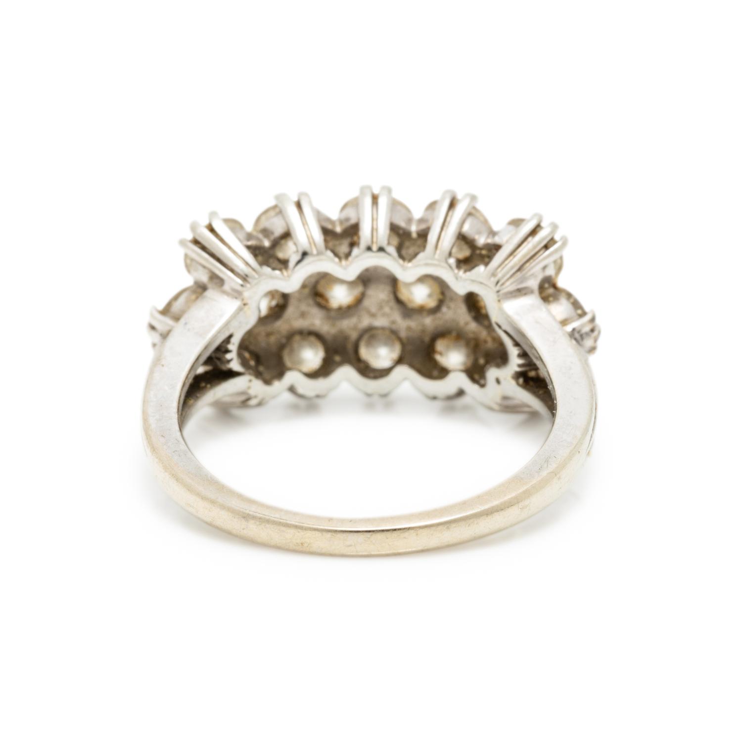 WHITE GOLD AND DIAMOND RING