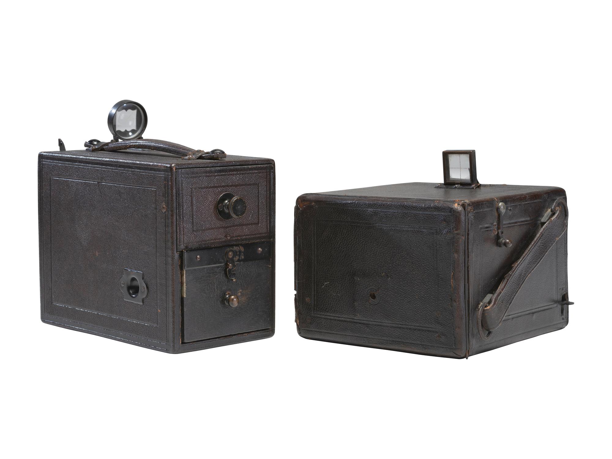 [CAMERAS]. Two French cameras, incl. stereo box example.