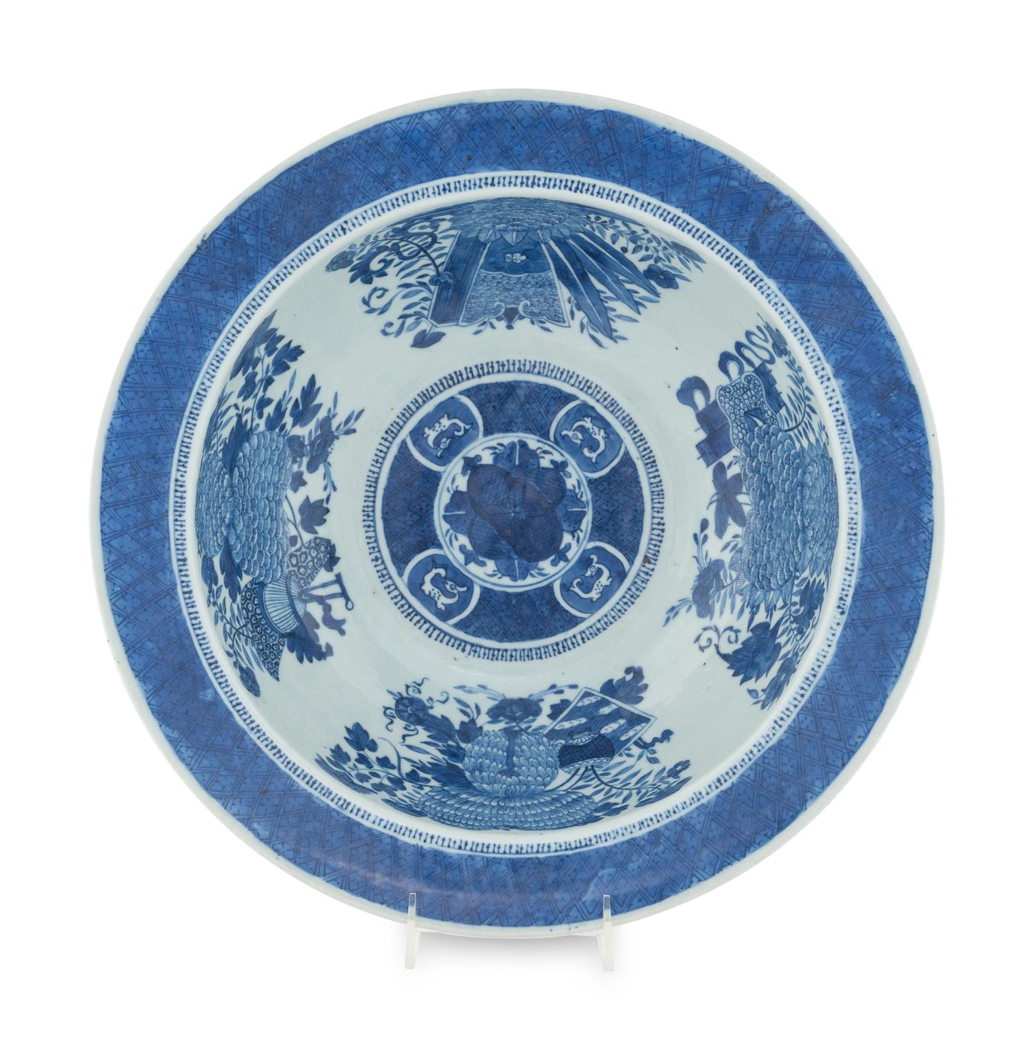 A Chinese Export Blue 'Fitzhugh' Porcelain Basin