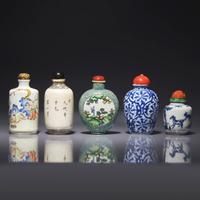Five Chinese Porcelain and Stoneware Snuff Bottles 瓷鼻烟壺五支