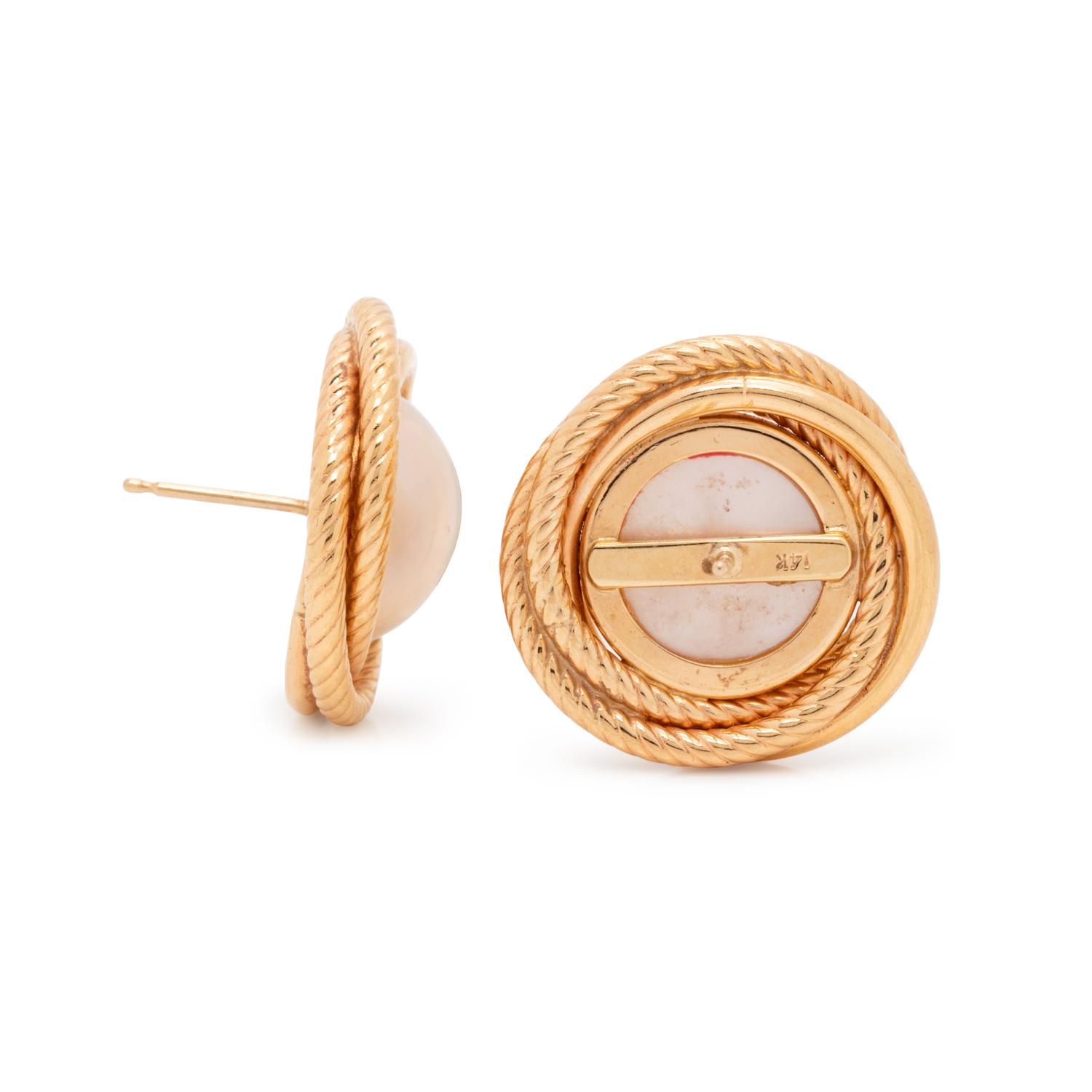 YELLOW GOLD AND CULTURED MABE PEARL EARRINGS