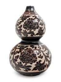 A Chinese Sgraffito White Ground Black Decorated Double Gourd Vase
