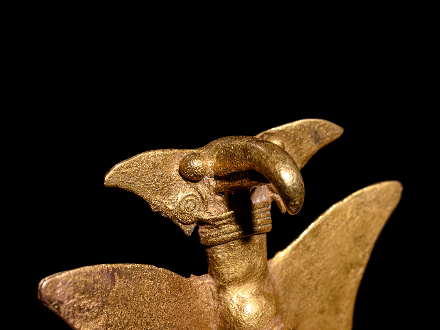 A Veraguas or Diquis Gold Avian Pendant