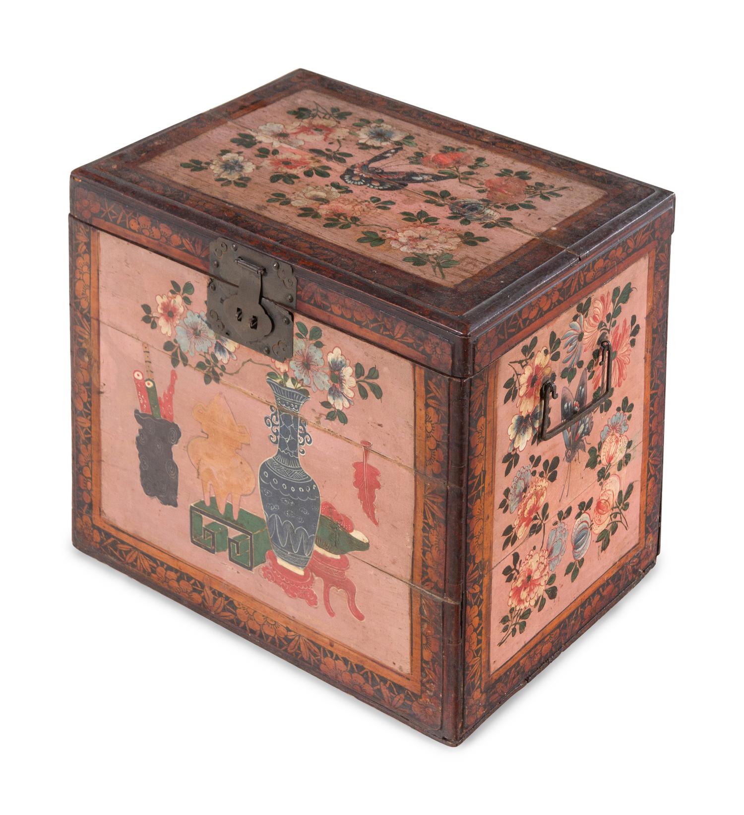 A Chinese Export Painted Box