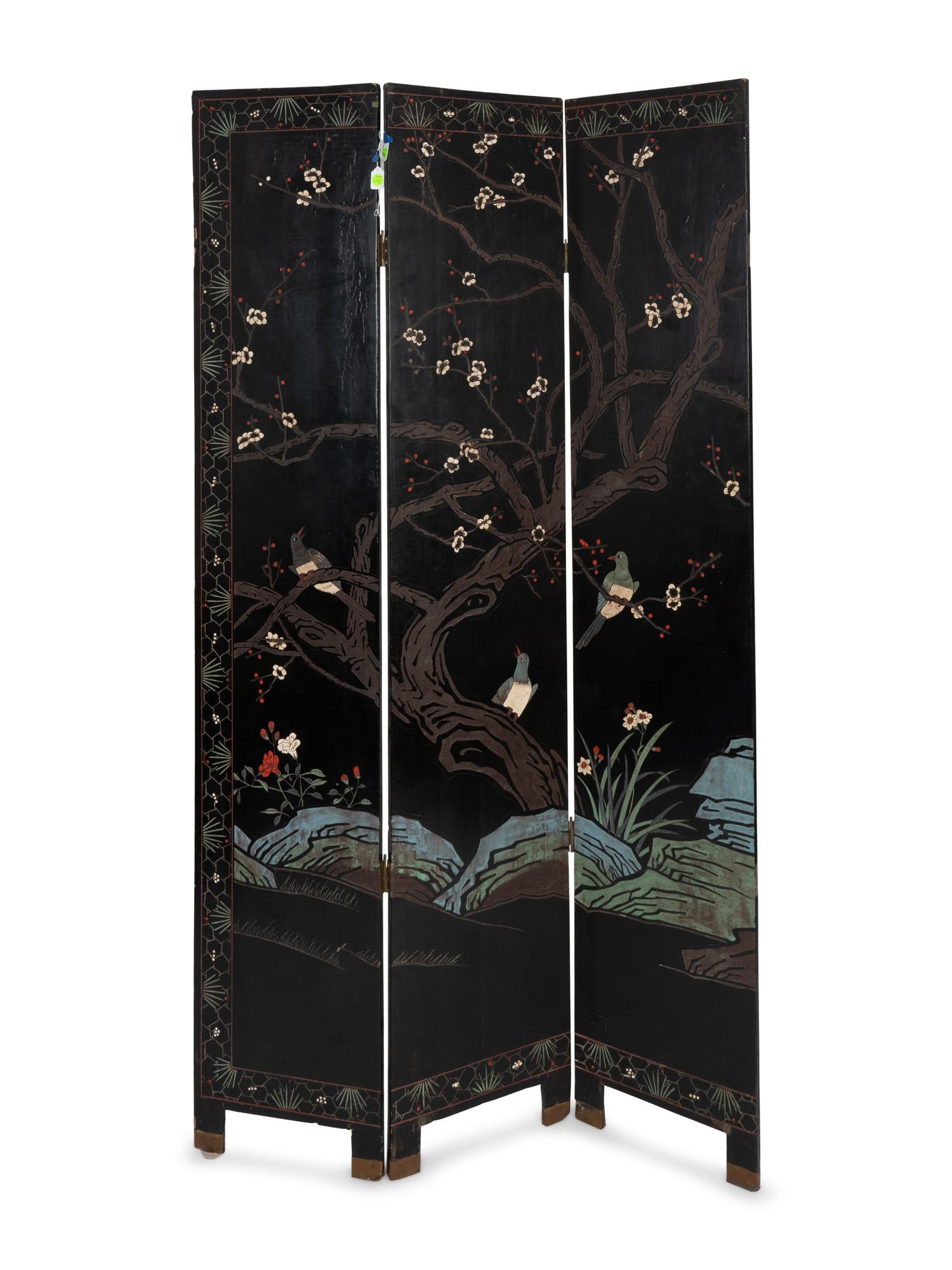 A Chinese Export Lacquer Six-Panel Floor Screen — 20TH CENTURY