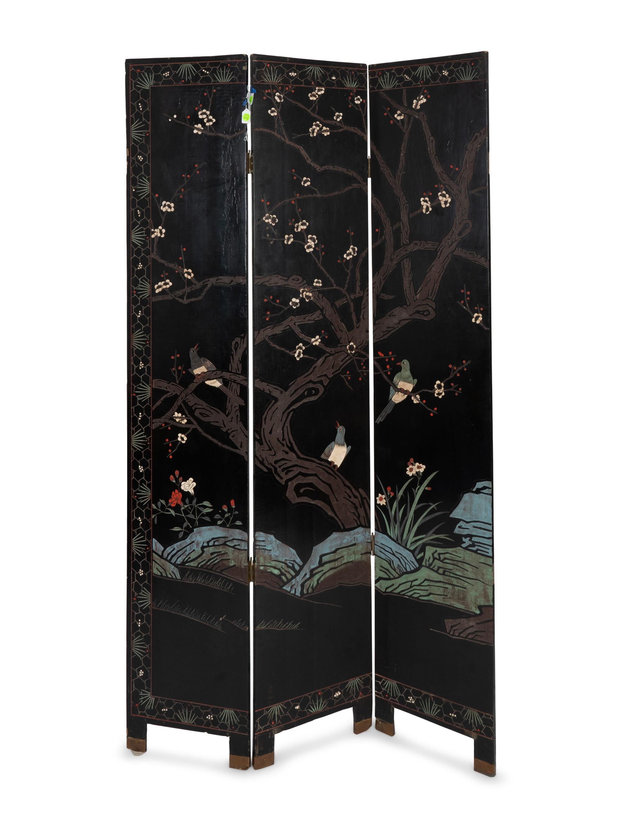 A Chinese Export Lacquer Six-Panel Floor Screen — 20TH CENTURY