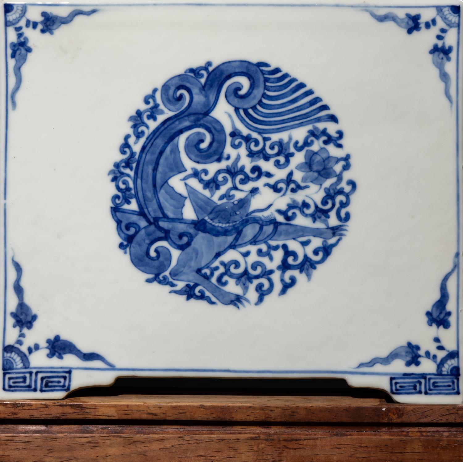 A Pair of Chinese Blue and White Rectangular Porcelain Planters, 19th Century 清晚期 青花花盆一對