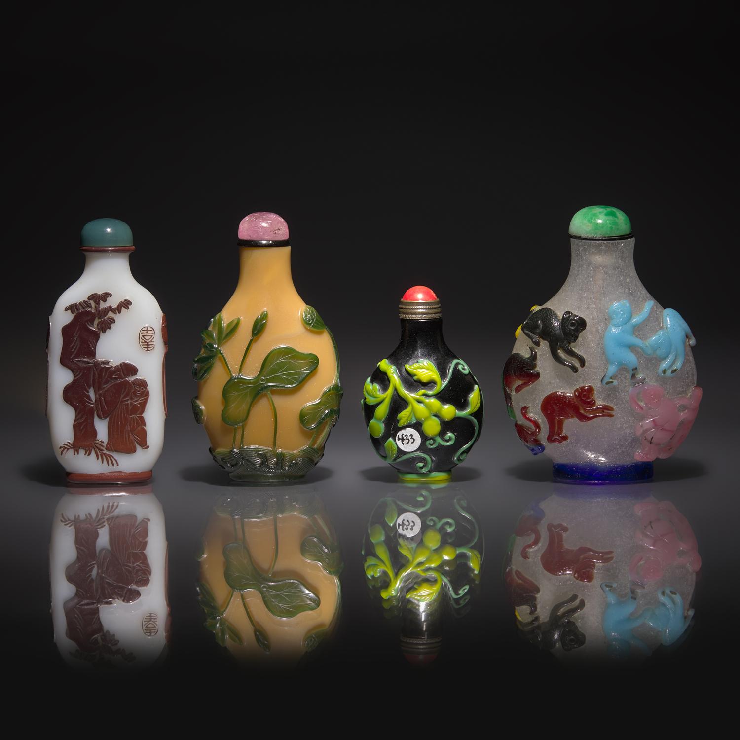 Four Chinese Glass Overlay Snuff Bottles, 18th-20th Century — 清 套料鼻烟壺四支