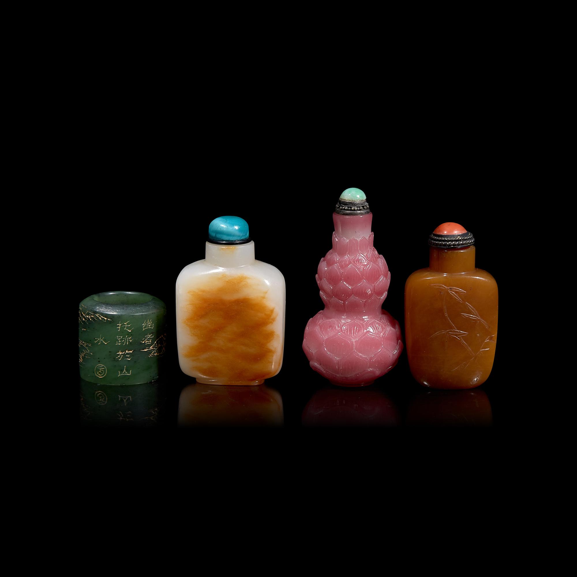 Three Chinese Snuff Bottles and a Spinach Jade Thumb Ring 瑪瑙和料器鼻煙壺三支及碧玉扳指一件