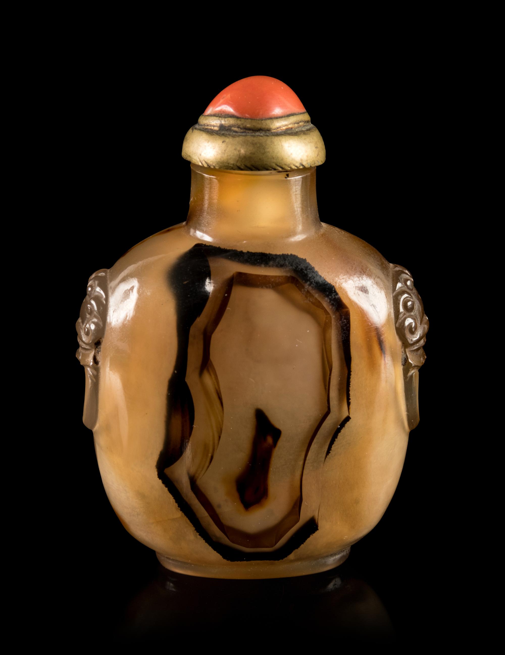 A Cameo Agate Snuff Bottle