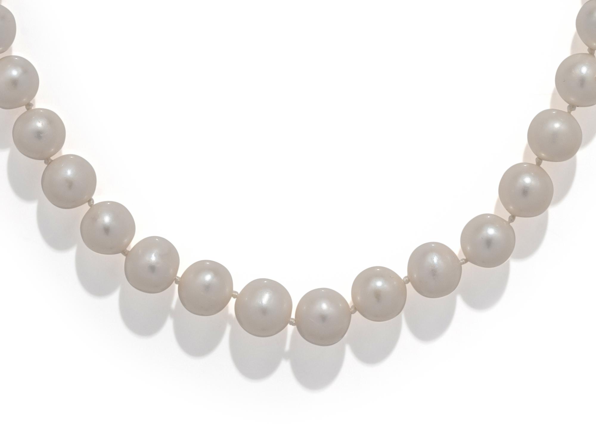 CULTURED SOUTH SEA PEARL NECKLACE