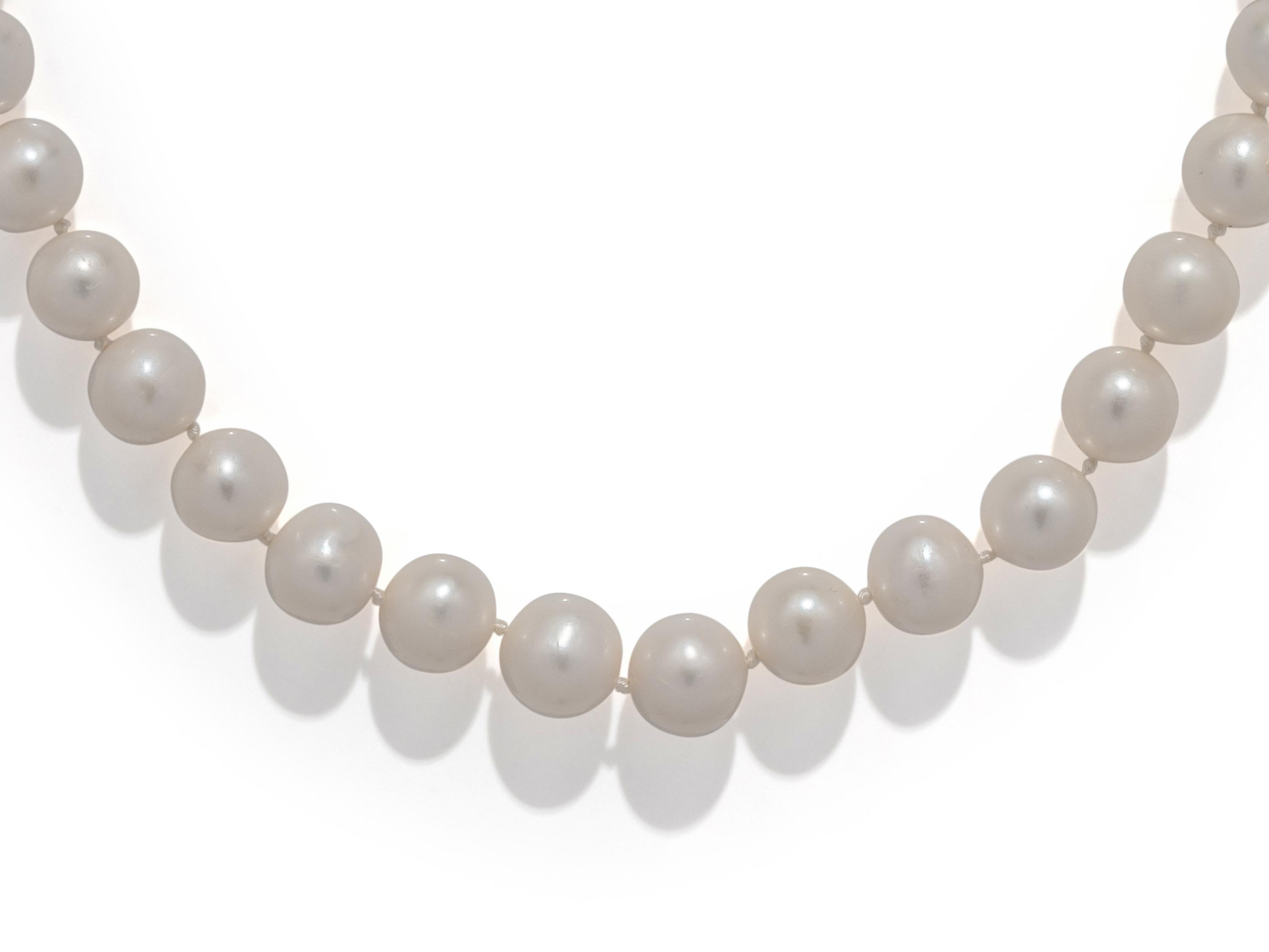 CULTURED SOUTH SEA PEARL NECKLACE