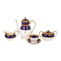 An Aynsley Porcelain Dinner Service