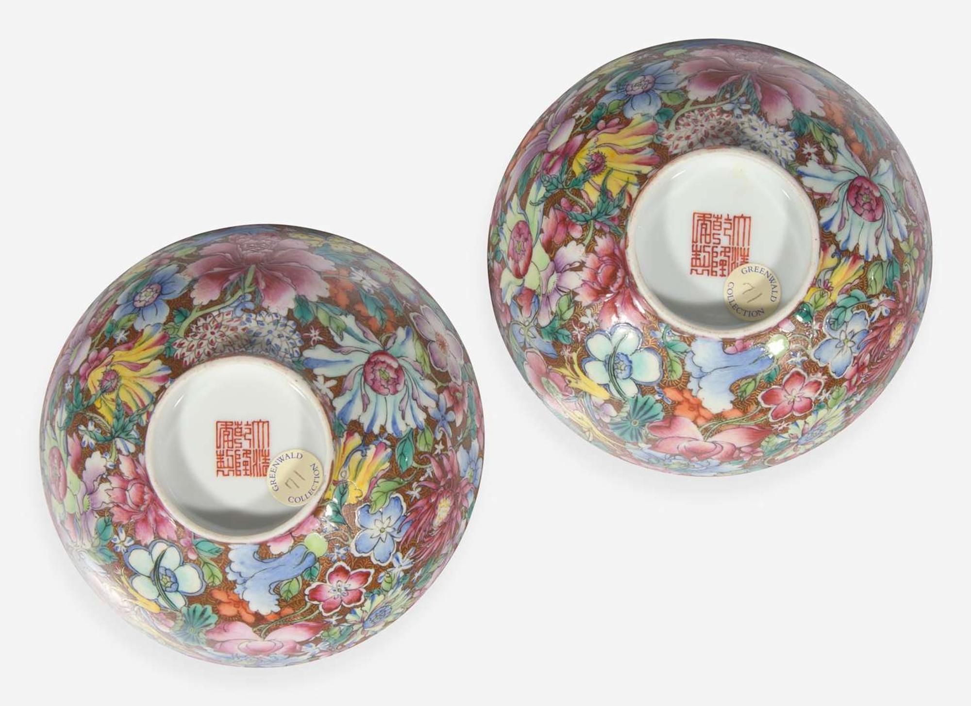 A pair of Chinese famille rose "Millefleurs" bowls, probably Republic period 百花盌一對 或民國