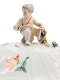 A Pair of Meissen Porcelain Covered Entree Dishes