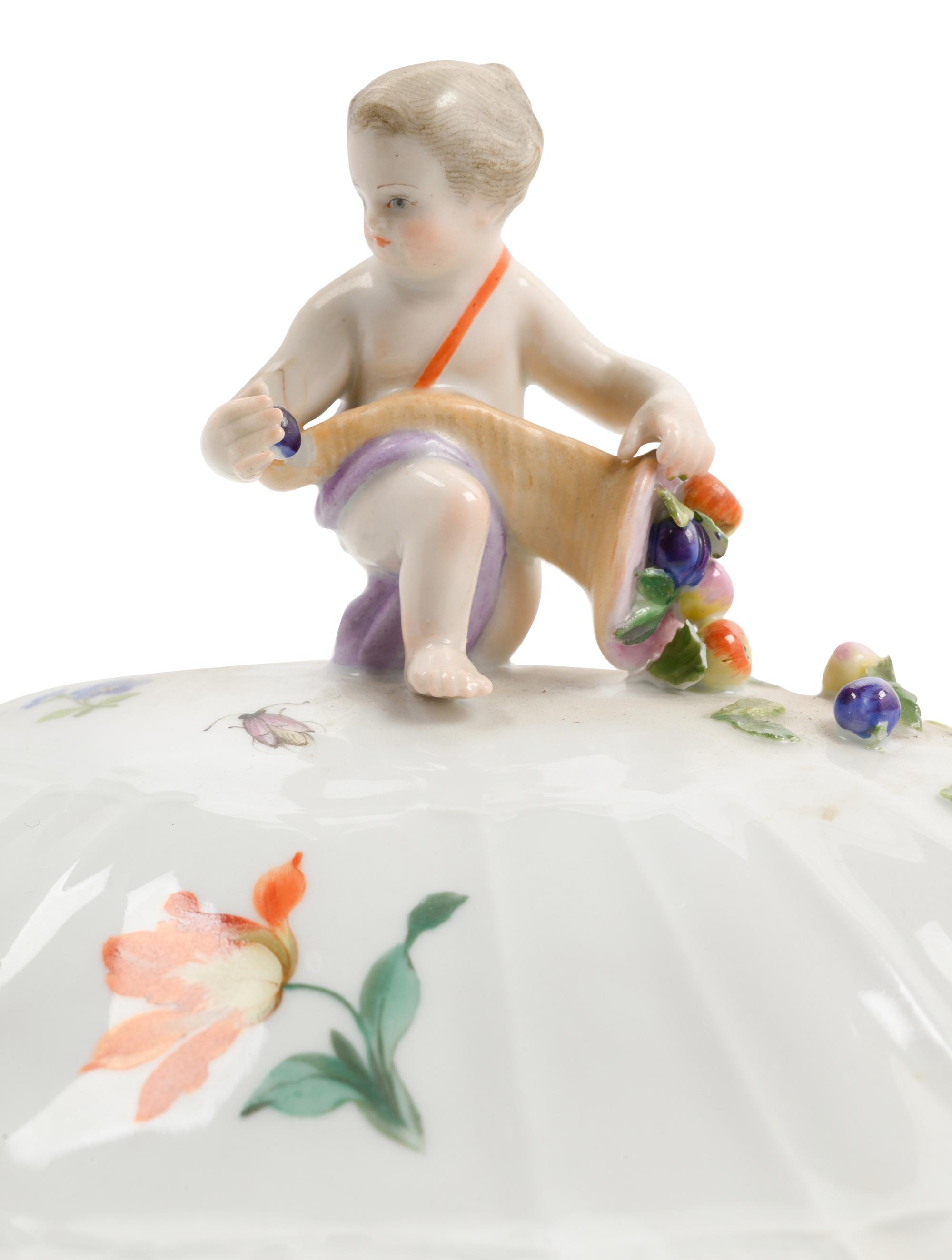 A Pair of Meissen Porcelain Covered Entree Dishes