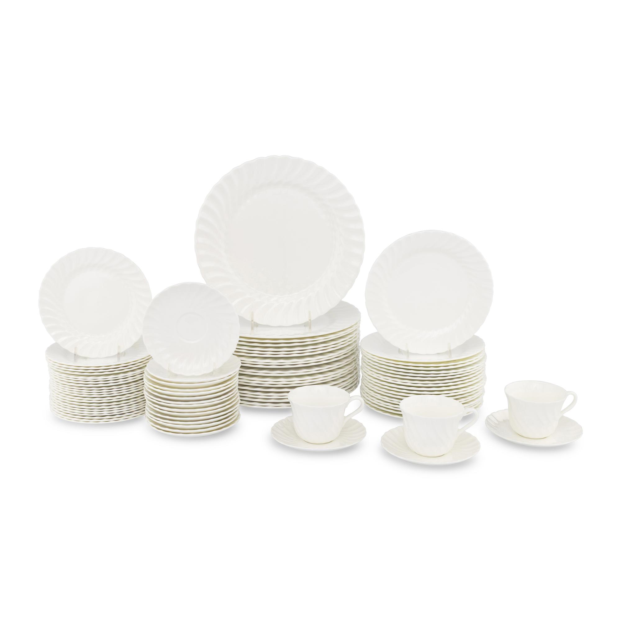 An Extensive Wedgwood Candlelight Porcelain Dinner Service