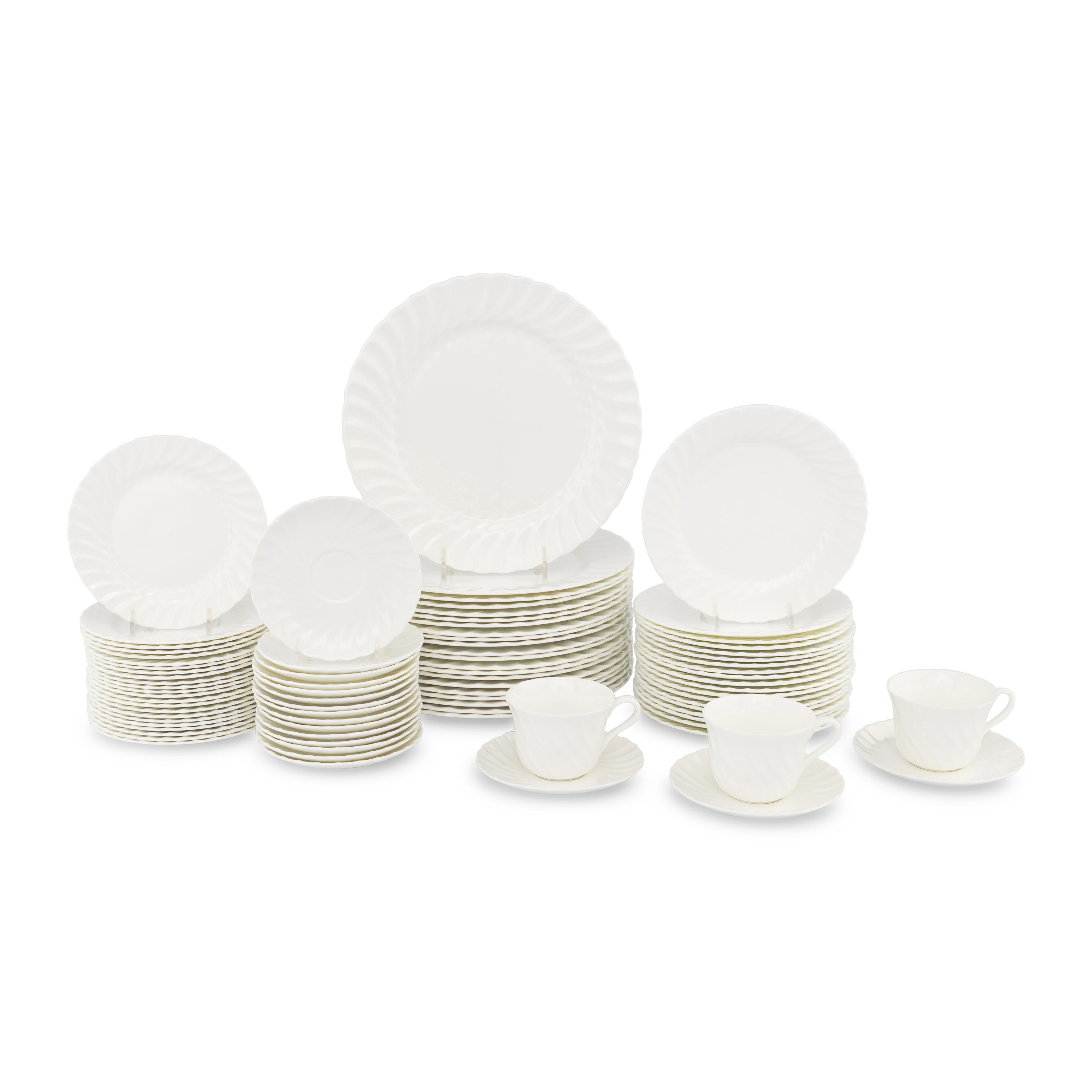 An Extensive Wedgwood Candlelight Porcelain Dinner Service
