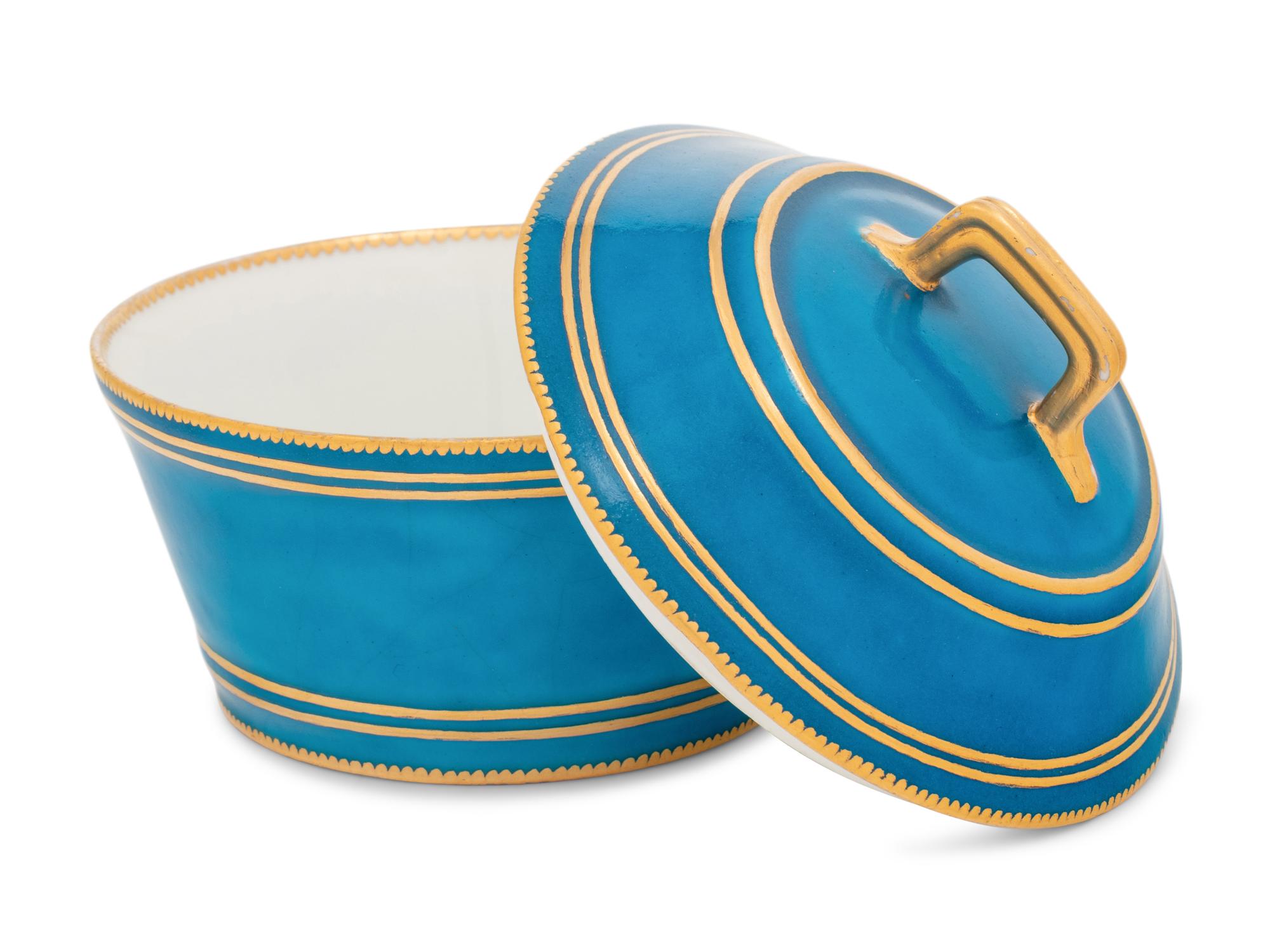 A Vincennes Bleu Céleste Plein Porcelain Sugar Bowl and Cover ( Pot à Sucre ' à Cerceau' ou 'à Cuvier', 1ère Grandeur )