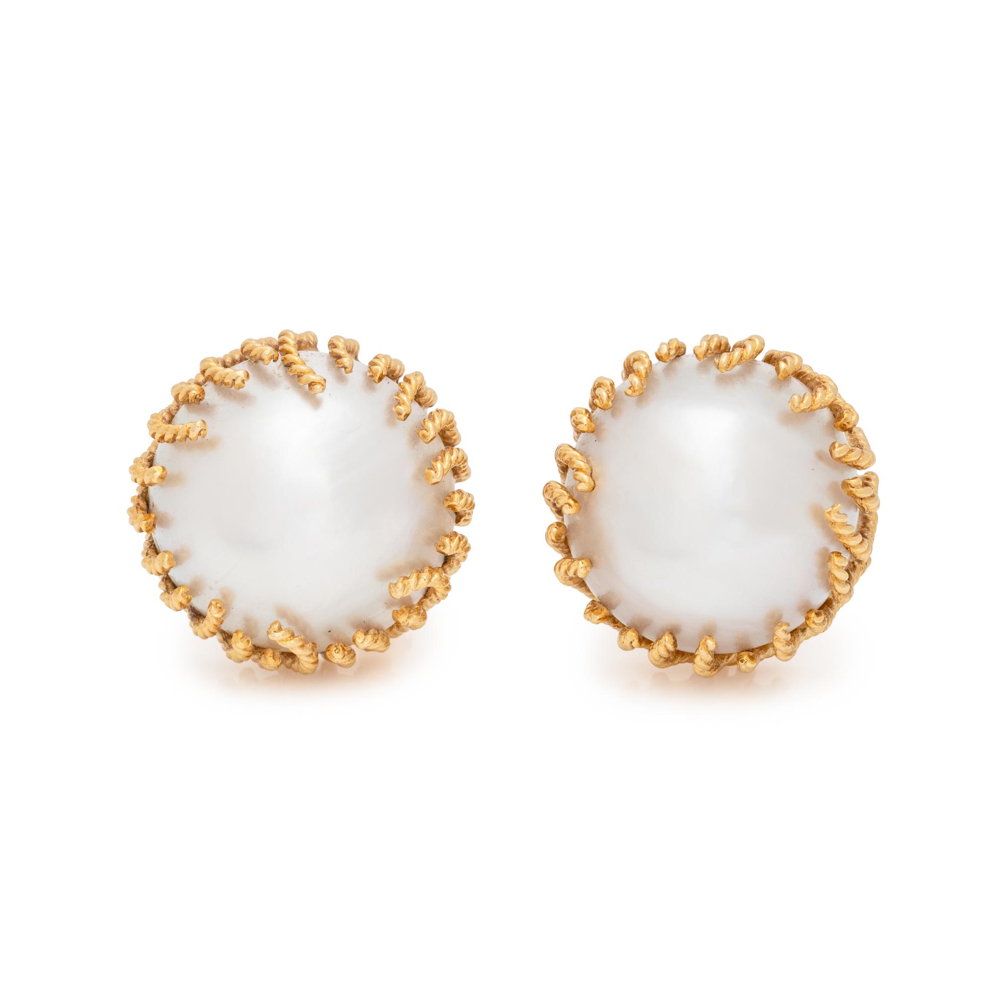 YELLOW GOLD AND CULTURED MABE PEARL EARCLIPS