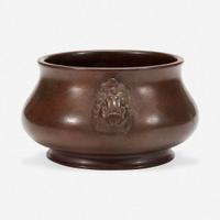 A Chinese patinated bronze circular censer 铜香炉