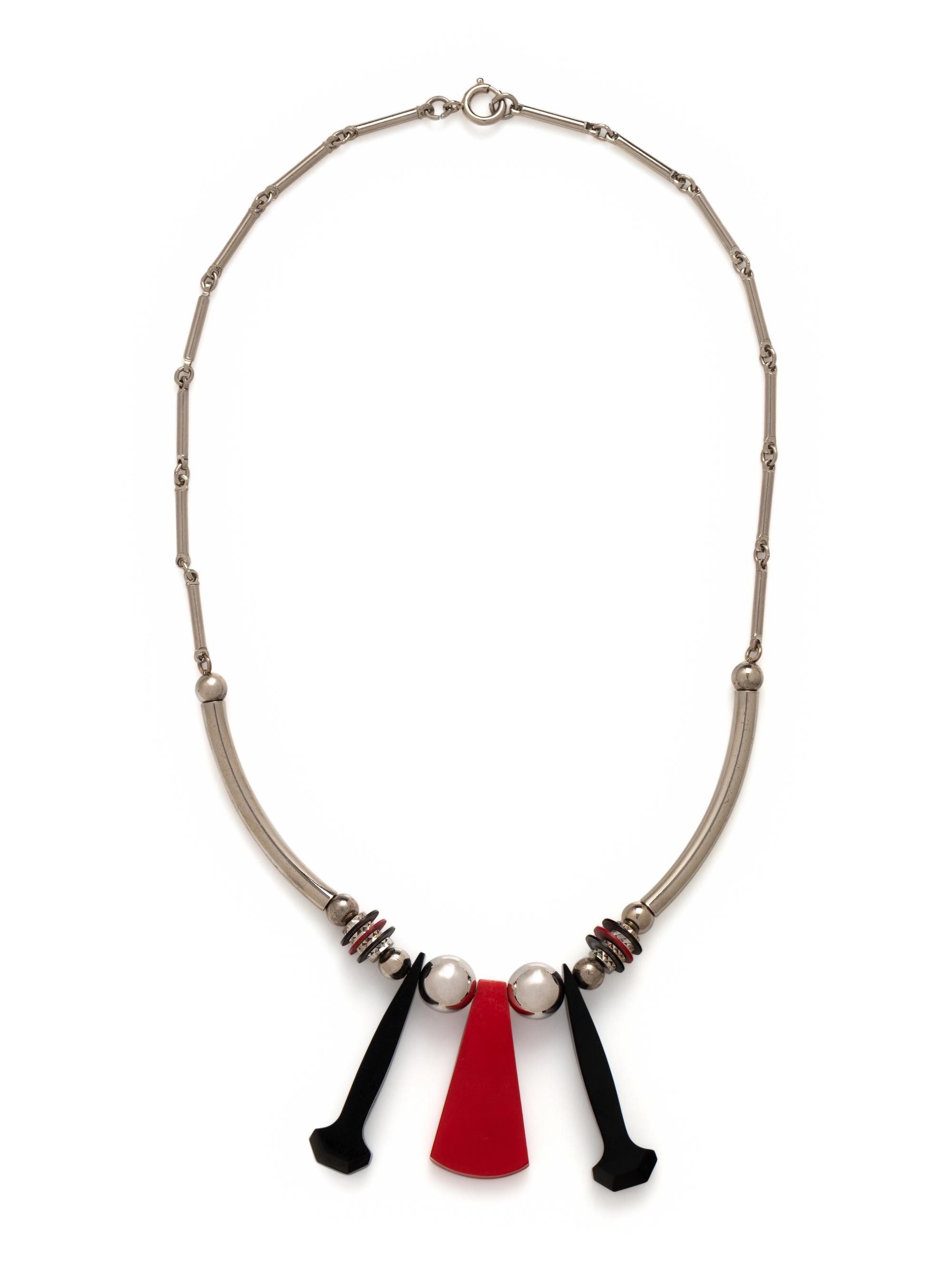 ART DECO, CHROME-PLATED BRASS AND GALALITH NECKLACE