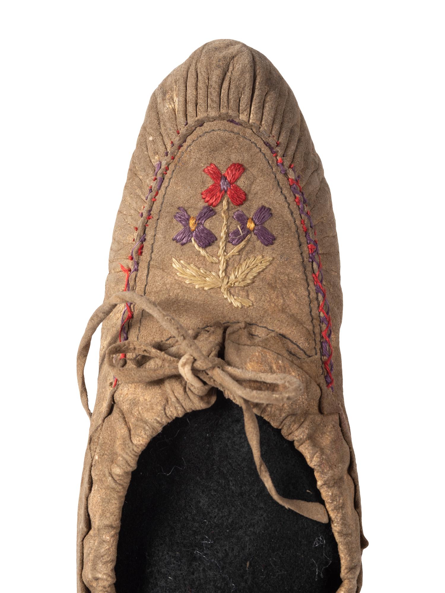 Anishinaabe and Haudenosaunee Hide Moccasins