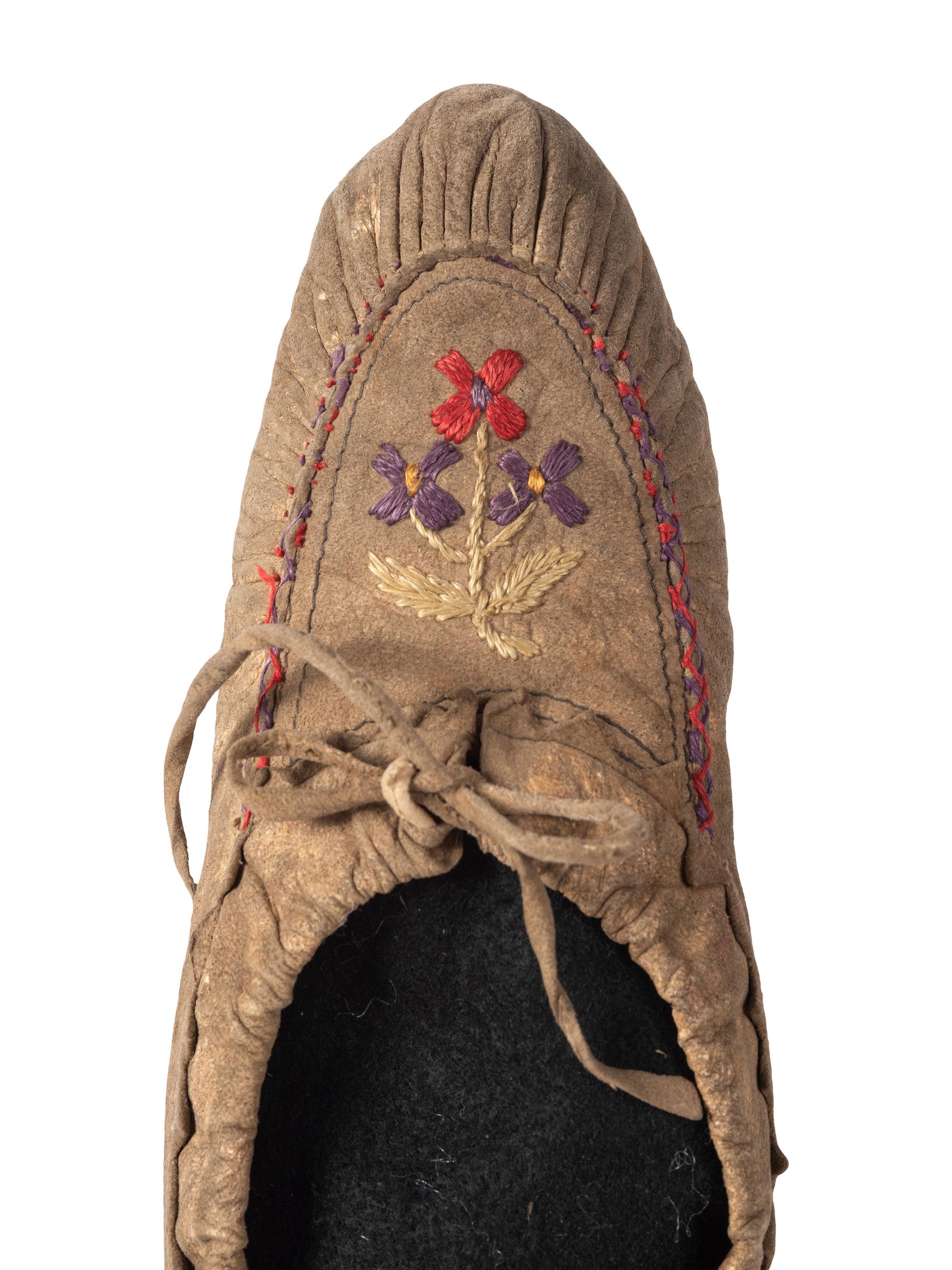 Anishinaabe and Haudenosaunee Hide Moccasins