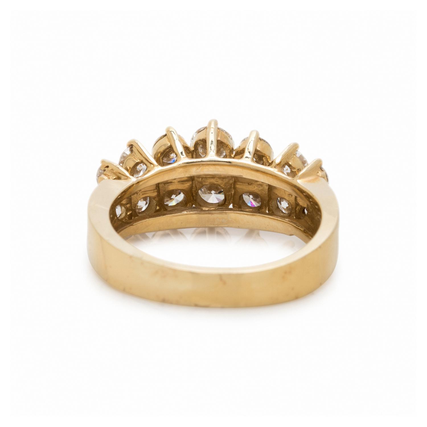 YELLOW GOLD AND DIAMOND RING