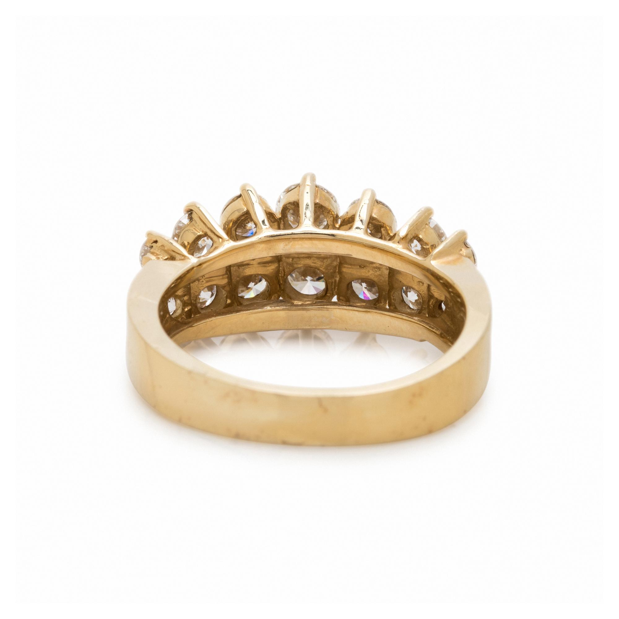 YELLOW GOLD AND DIAMOND RING