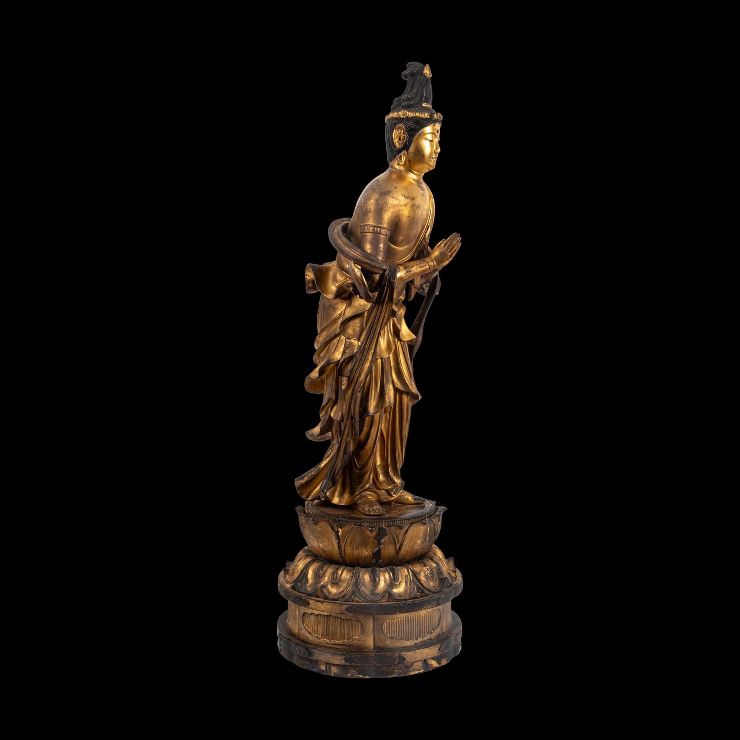 A Large Japanese Giltwood Figure of Kannon, Meiji Period 日本明治時代 木漆金觀音像
