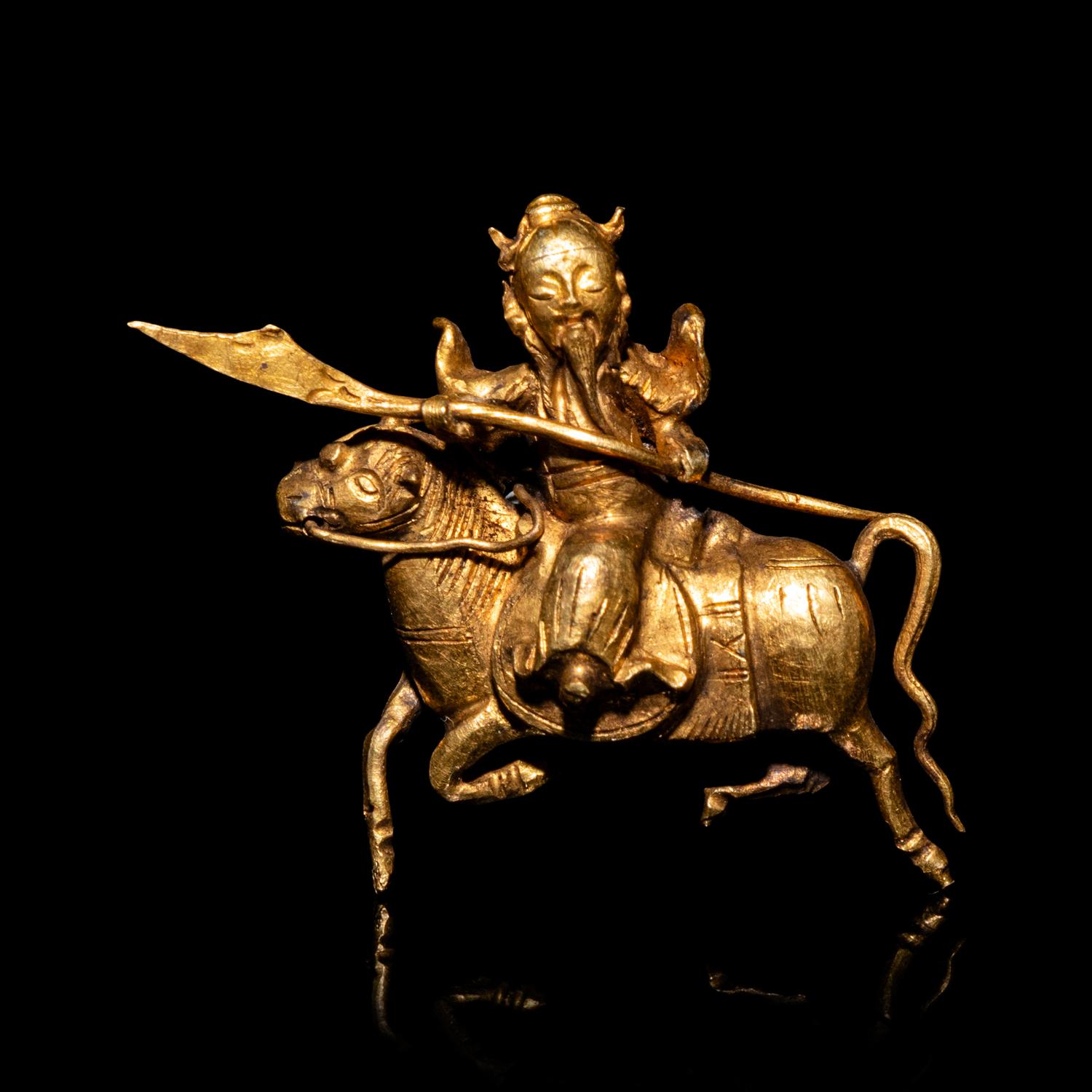 A Chinese Miniature Gold Figure of Guanyu, Qing Dynasty 清 金關公飾件