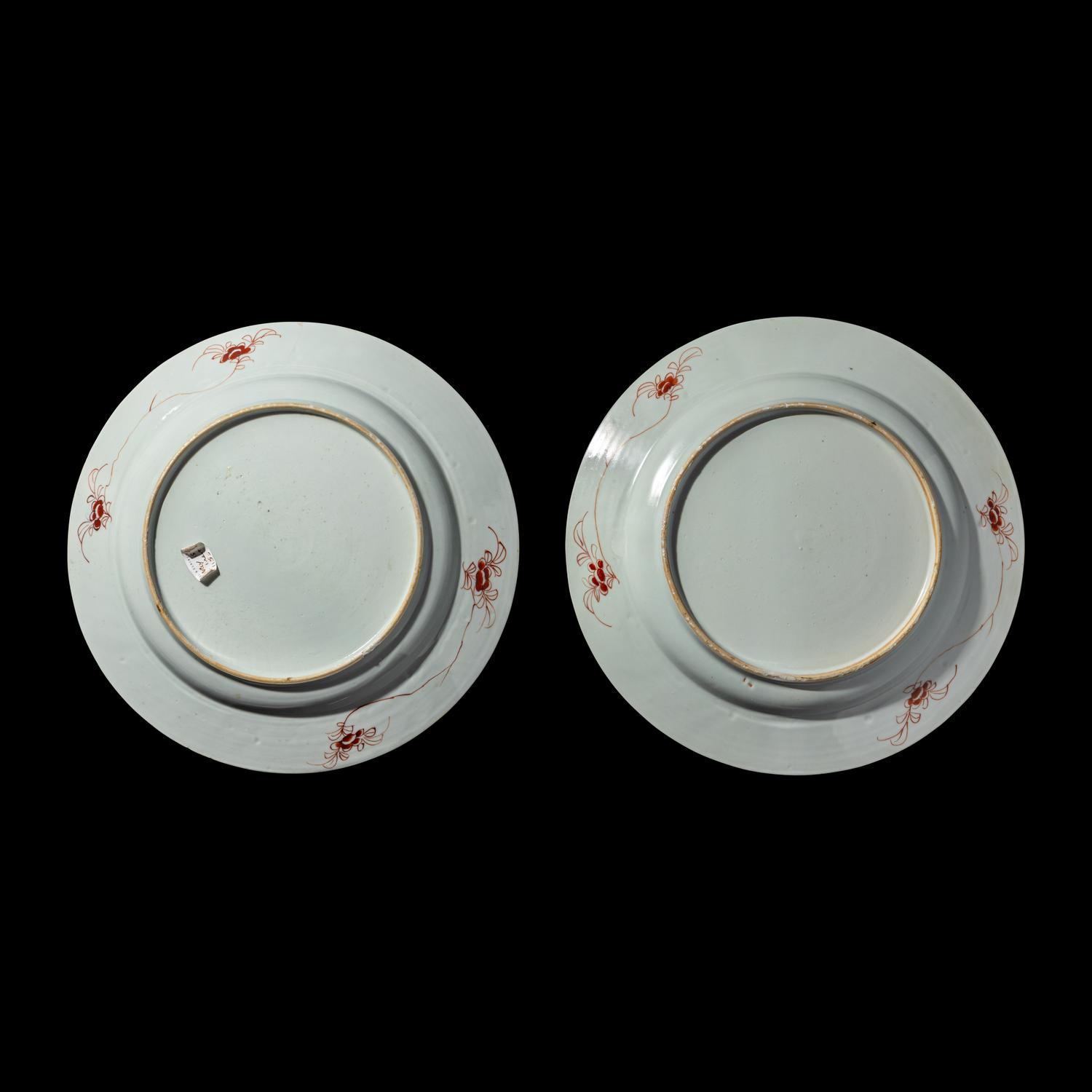 A Pair of Chinese Export Famille Rose 'Peony and Butterfly' Porcelain Plates 清中期 外銷粉彩蝶戀花賞盤一對