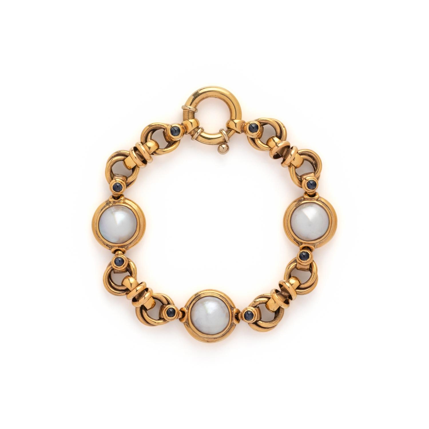 YELLOW GOLD, CULTURED MABE PEARL AND SAPPHIRE BRACELET