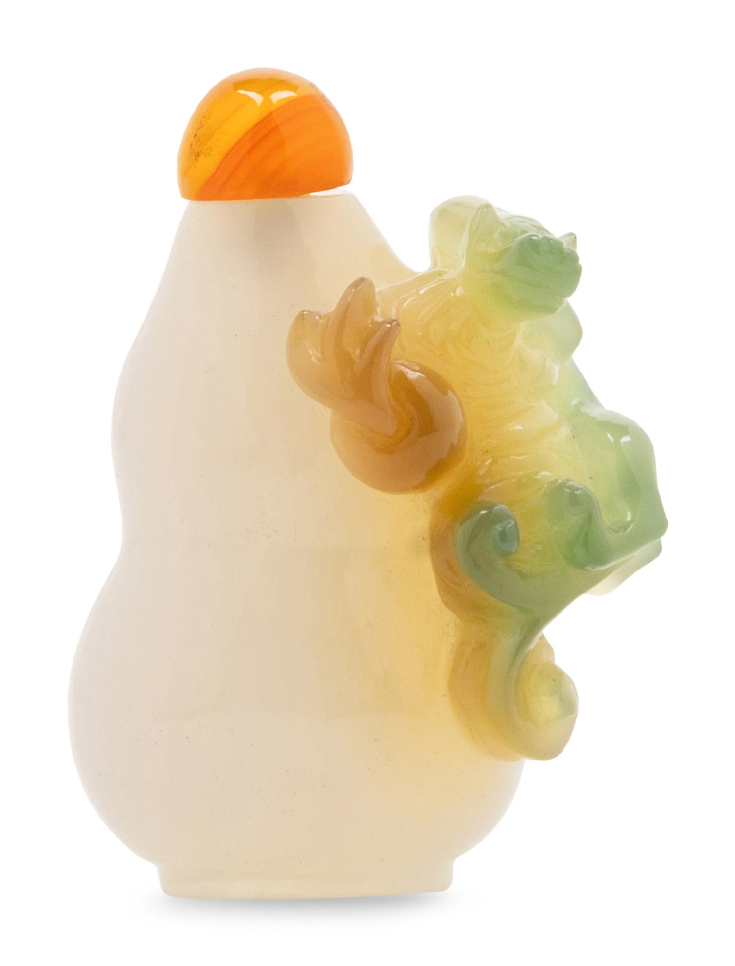 A Chinese Agate Gourd-Form Snuff Bottle