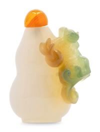 A Chinese Agate Gourd-Form Snuff Bottle