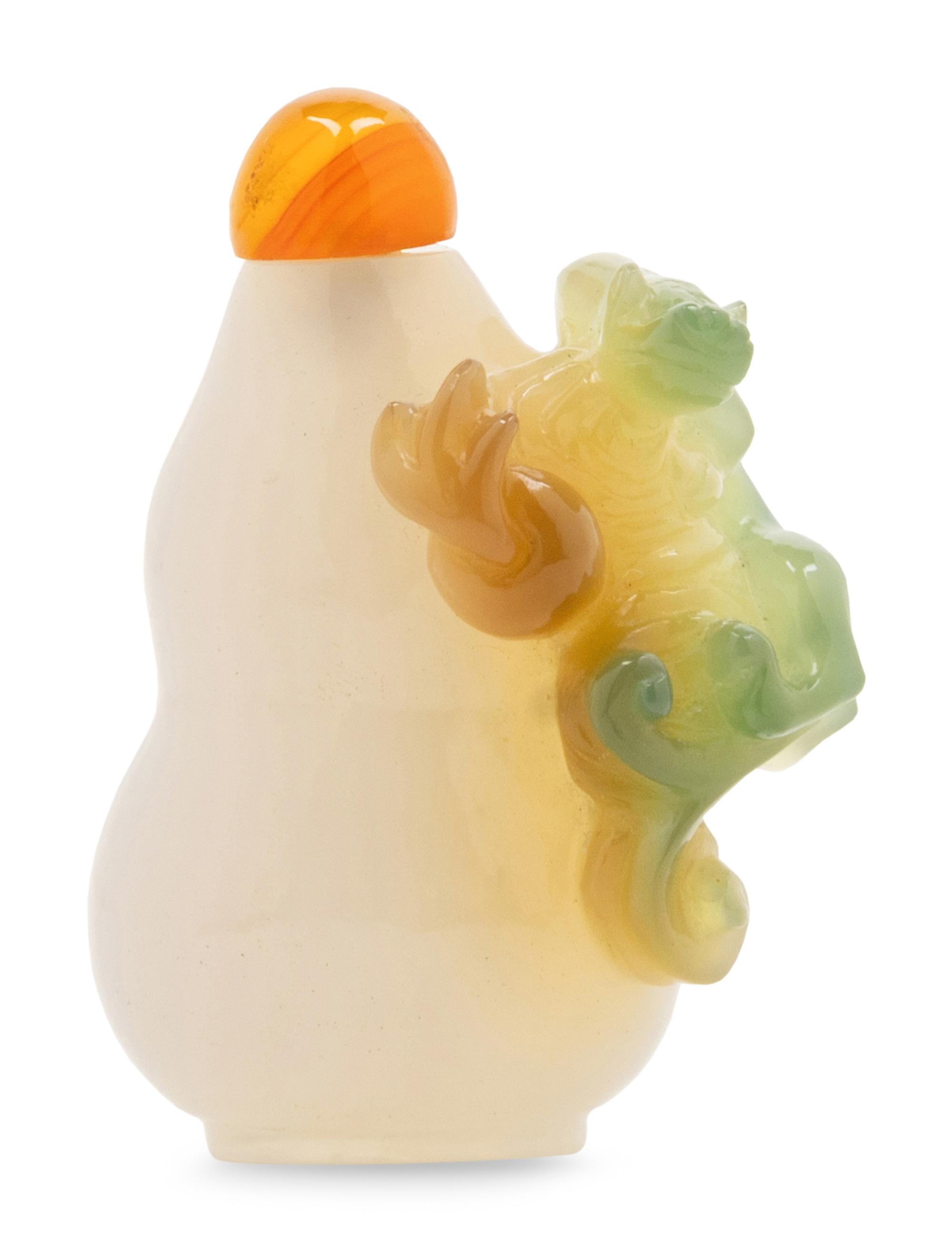 A Chinese Agate Gourd-Form Snuff Bottle