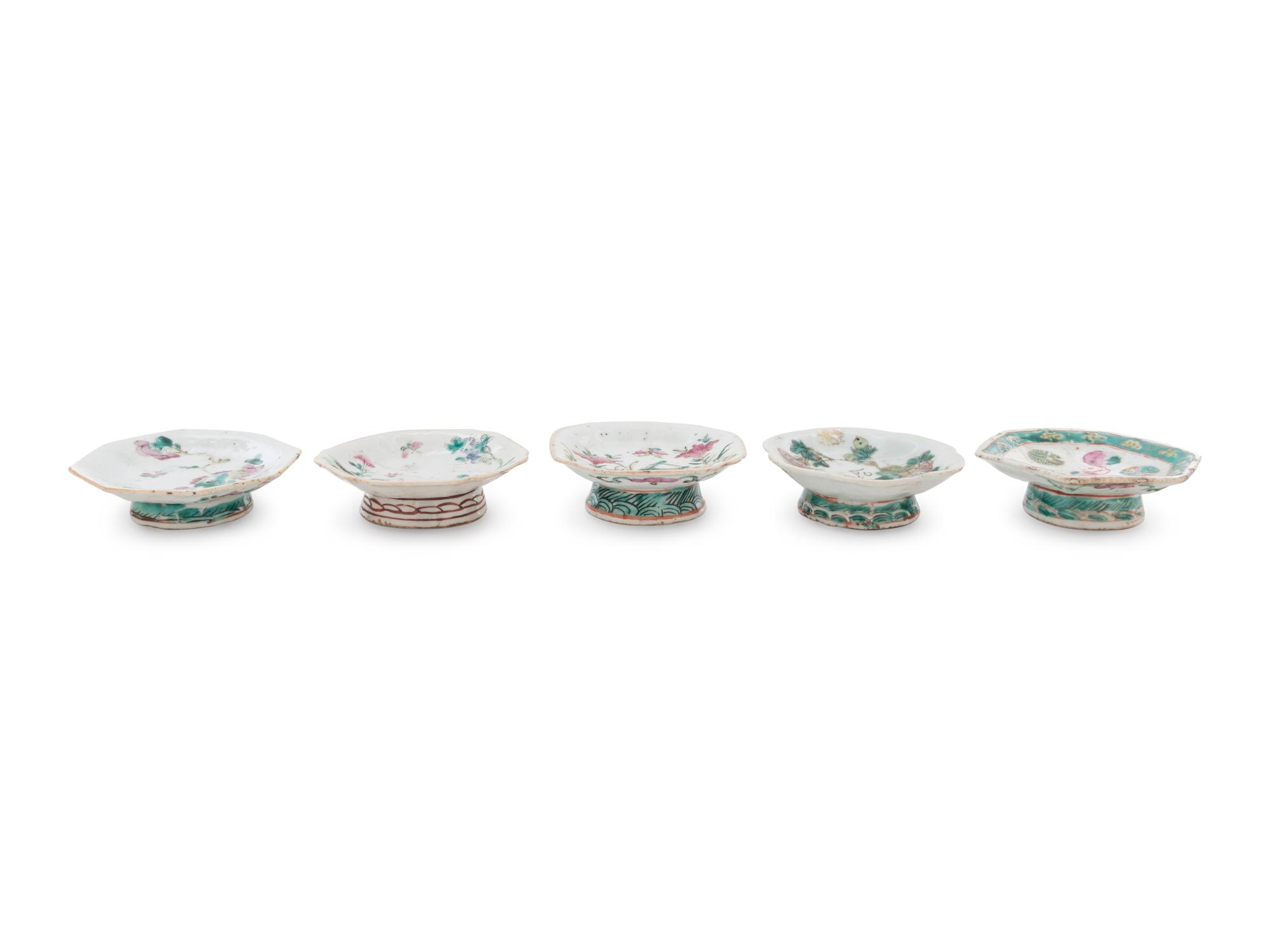 Thirteen Chinese Famille Rose Porcelain Articles