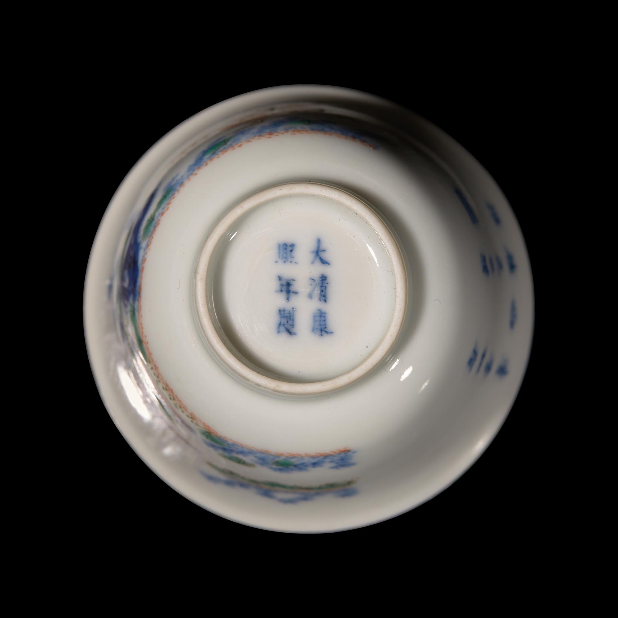 A Chinese Famille Verte 'Crab Apple' Month Cup 五彩芙蓉花神盃