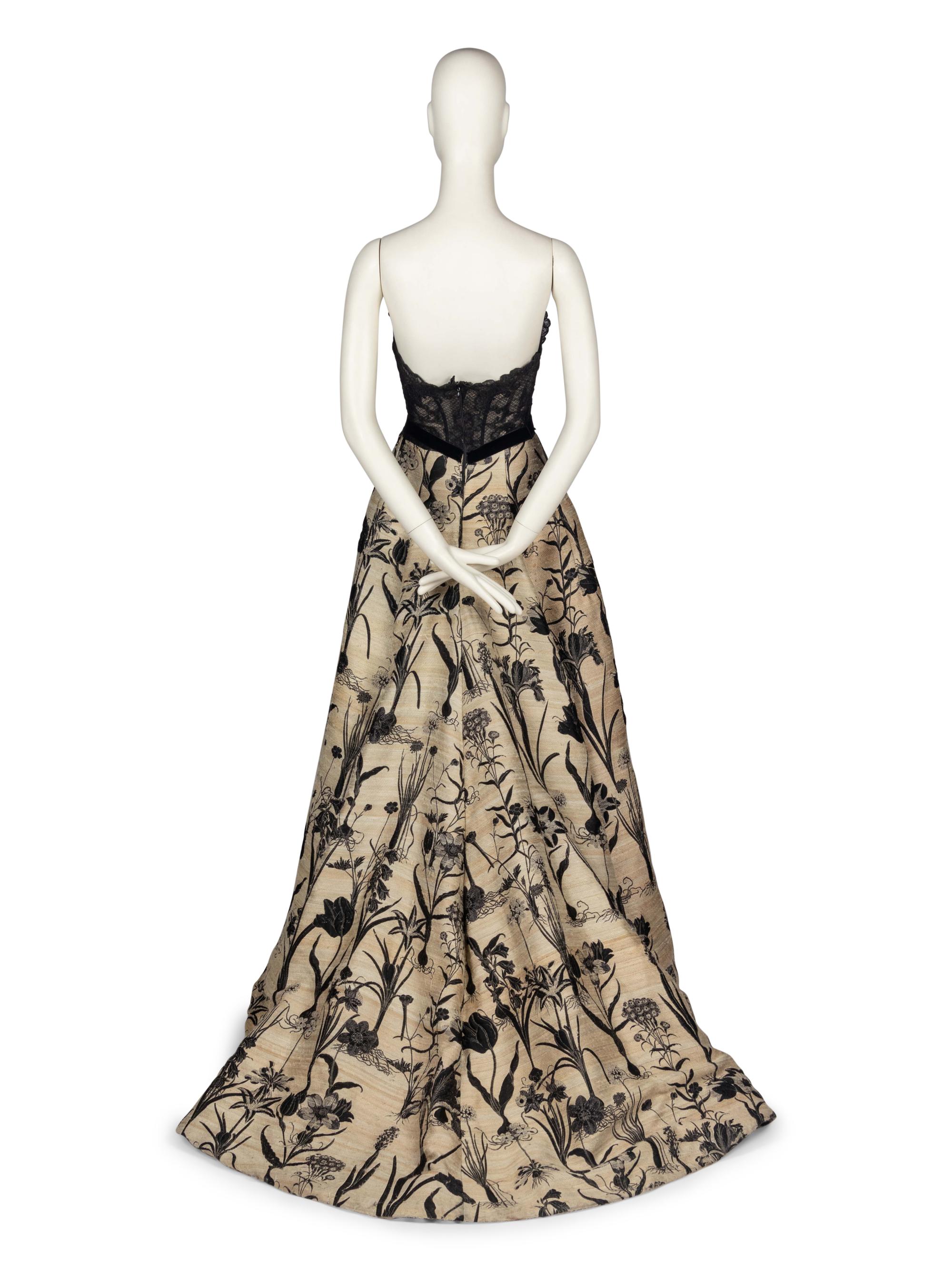 OSCAR DE LA RENTA GOWN