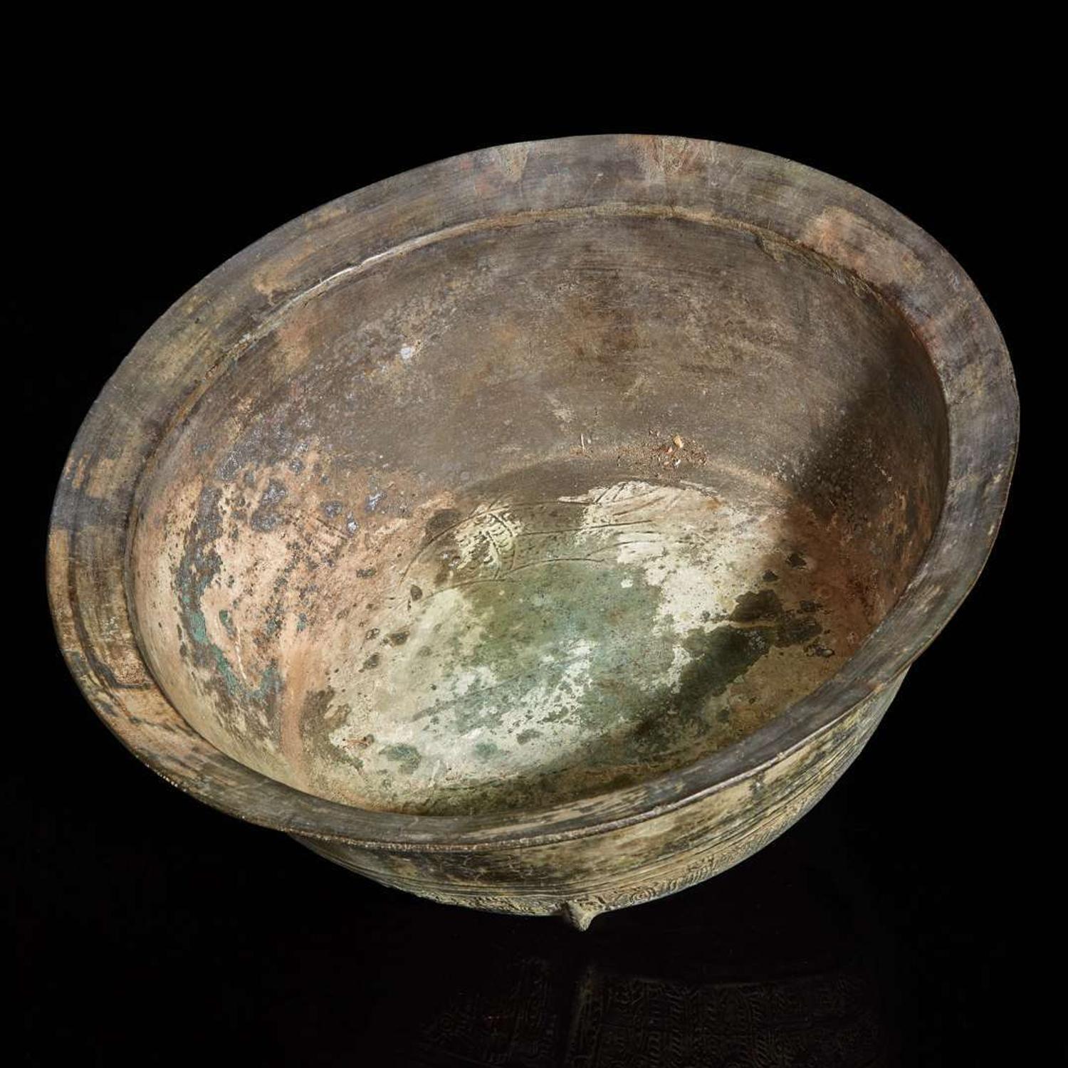 A Vietnamese bronze Thap (Situla) and a bronze basin 越南青銅筒與盆 Dong Son Culture, circa 500 BC to 1st century AD and 100 BC to 300 AD ?? ???500?-??300?