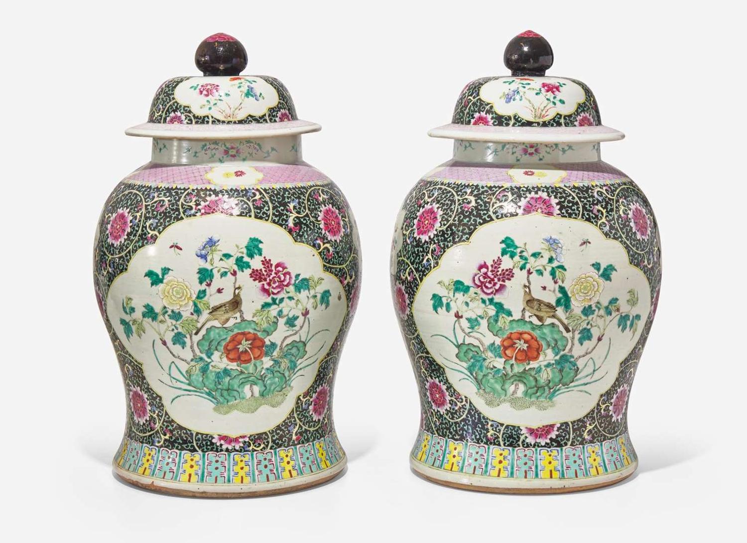 A pair of Chinese famille rose-decorated black ground jars and covers, Qing dynasty 粉彩墨地大蓋罐一對 清