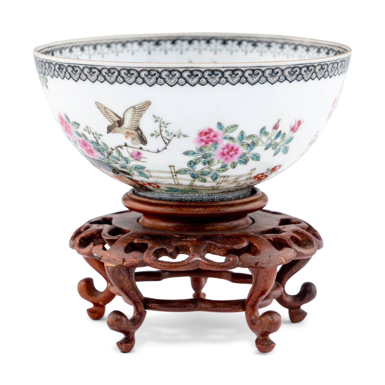 A Fine Chinese Famille Rose Eggshell Porcelain Bowl