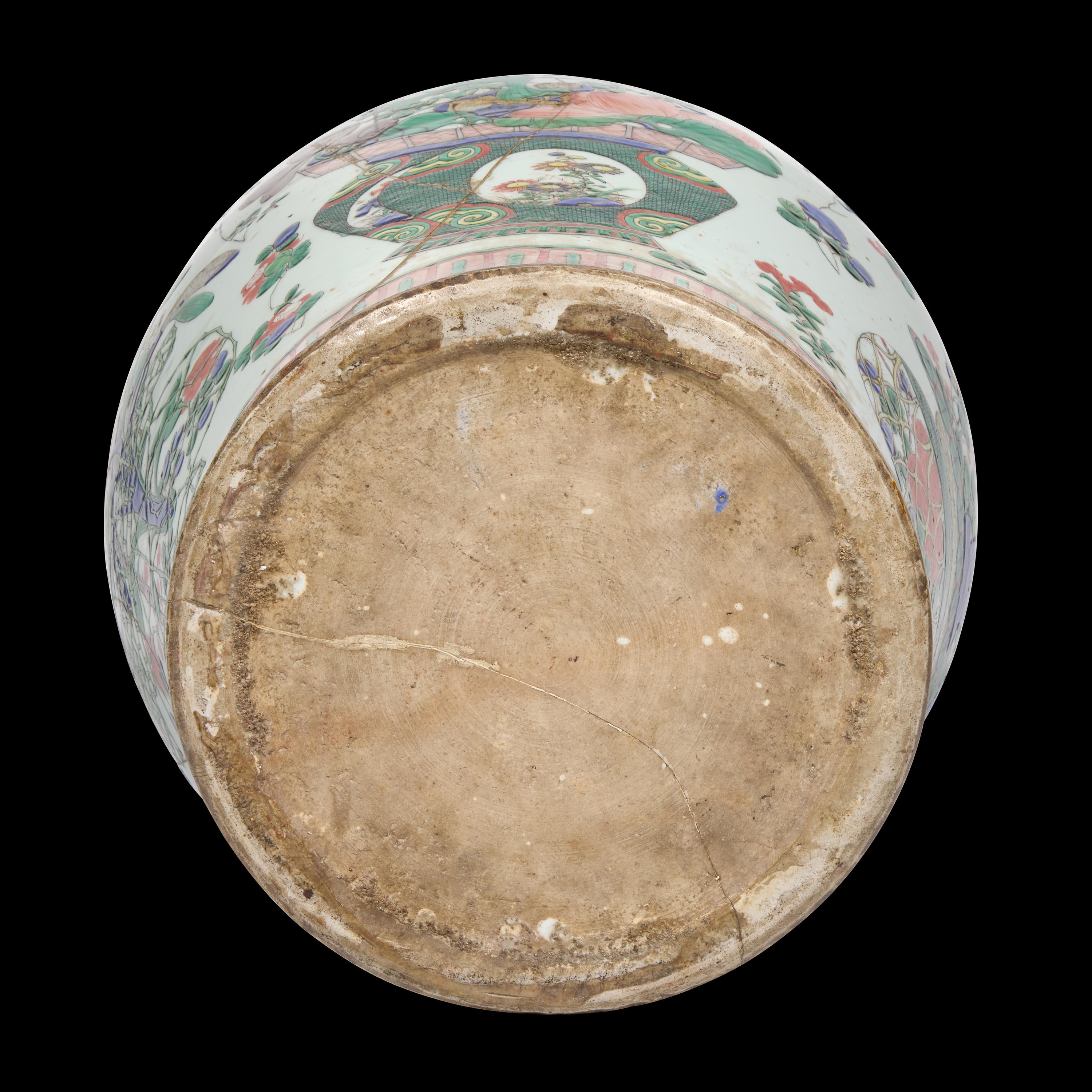 A Chinese Famille Verte 'Flower Basket' Porcelain Large Jar, Kangxi Period 清康熙 五彩花籃圖將軍罐