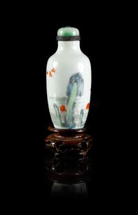 A Chinese Famille Rose Porcelain Snuff Bottle