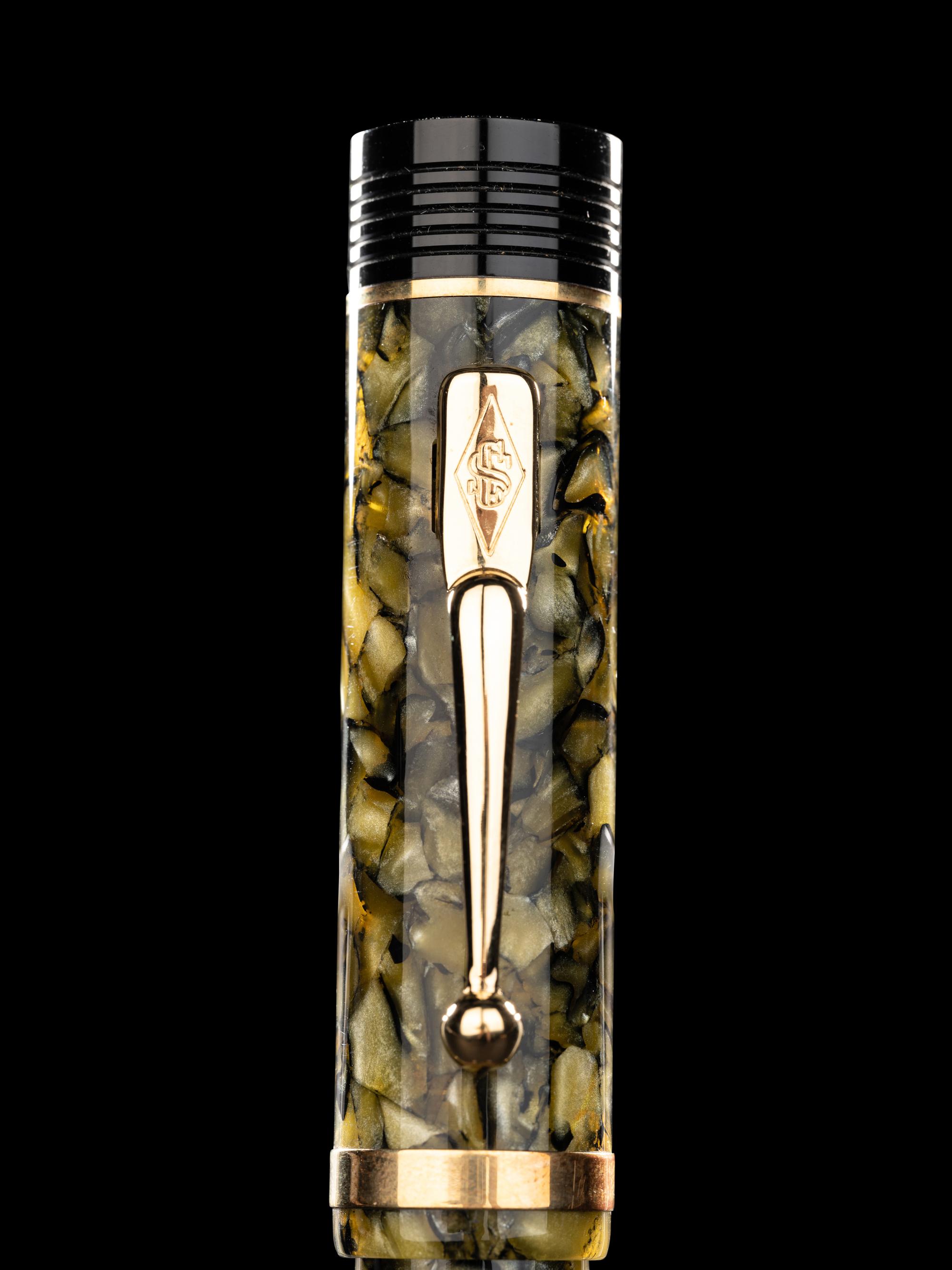Conway Stewart: Churchill-Olive Button Fill Limited Edition Fountain Pen and Ink Set